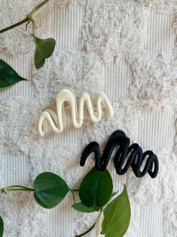 oversized headbands for fashion lovers -Wave Claw Clip